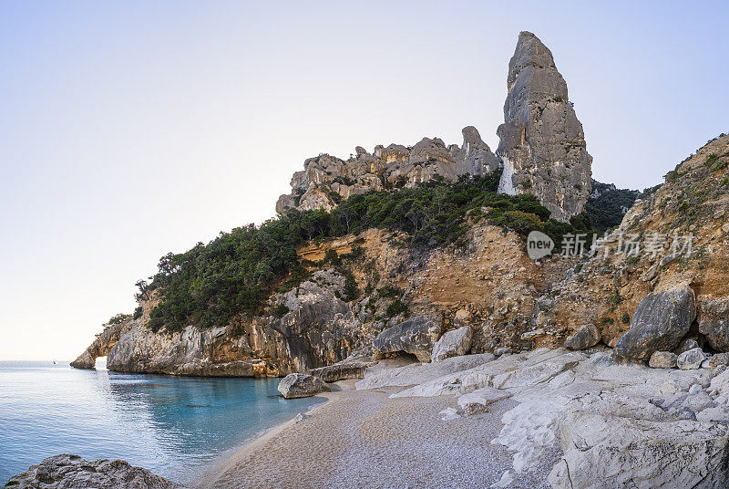 Cala goloritz<e:1>，地中海明珠之一，位于意大利撒丁岛东海岸